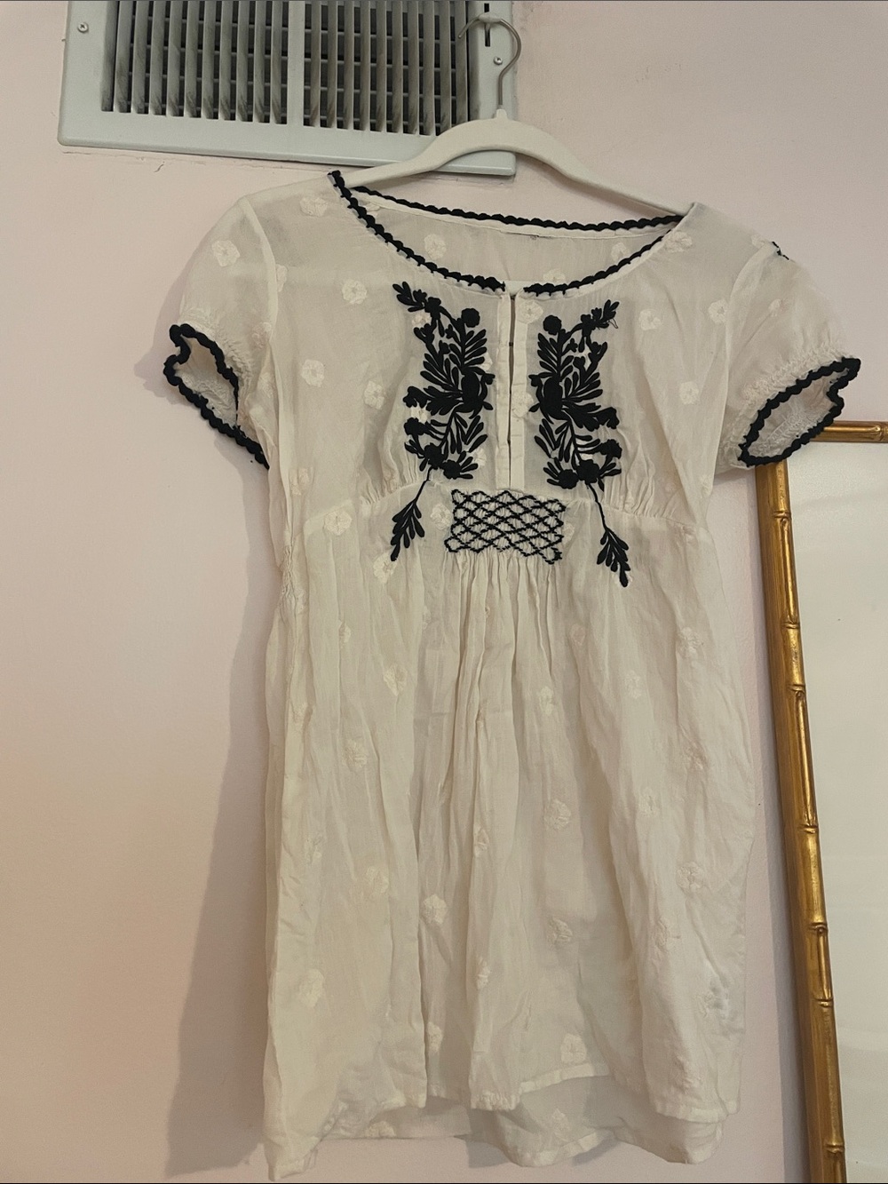 White Embroidered Short-Sleeve Blouse with Black Trim size small